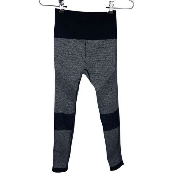 Electric Yoga Gray Black High Waisted Seamless 7/8 Leggings Sz XS/S - Picture 3 of 5
